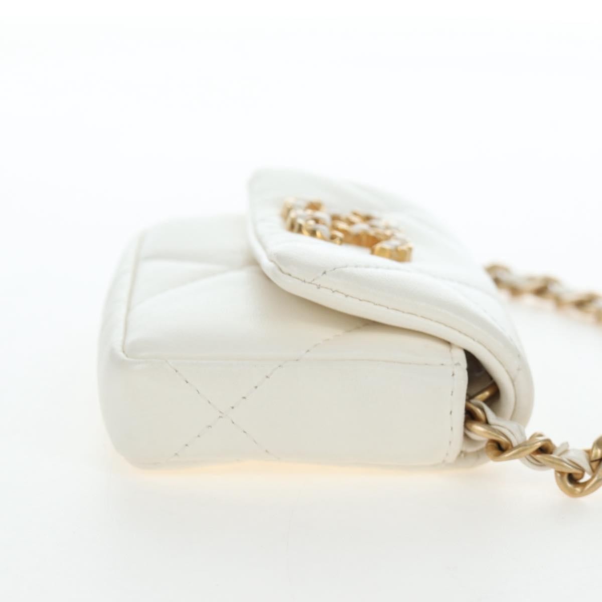Chanel 19 Card Holder On Chain Quilted Leather White Leather Shoulder Bag Bag (Pre-Owned)