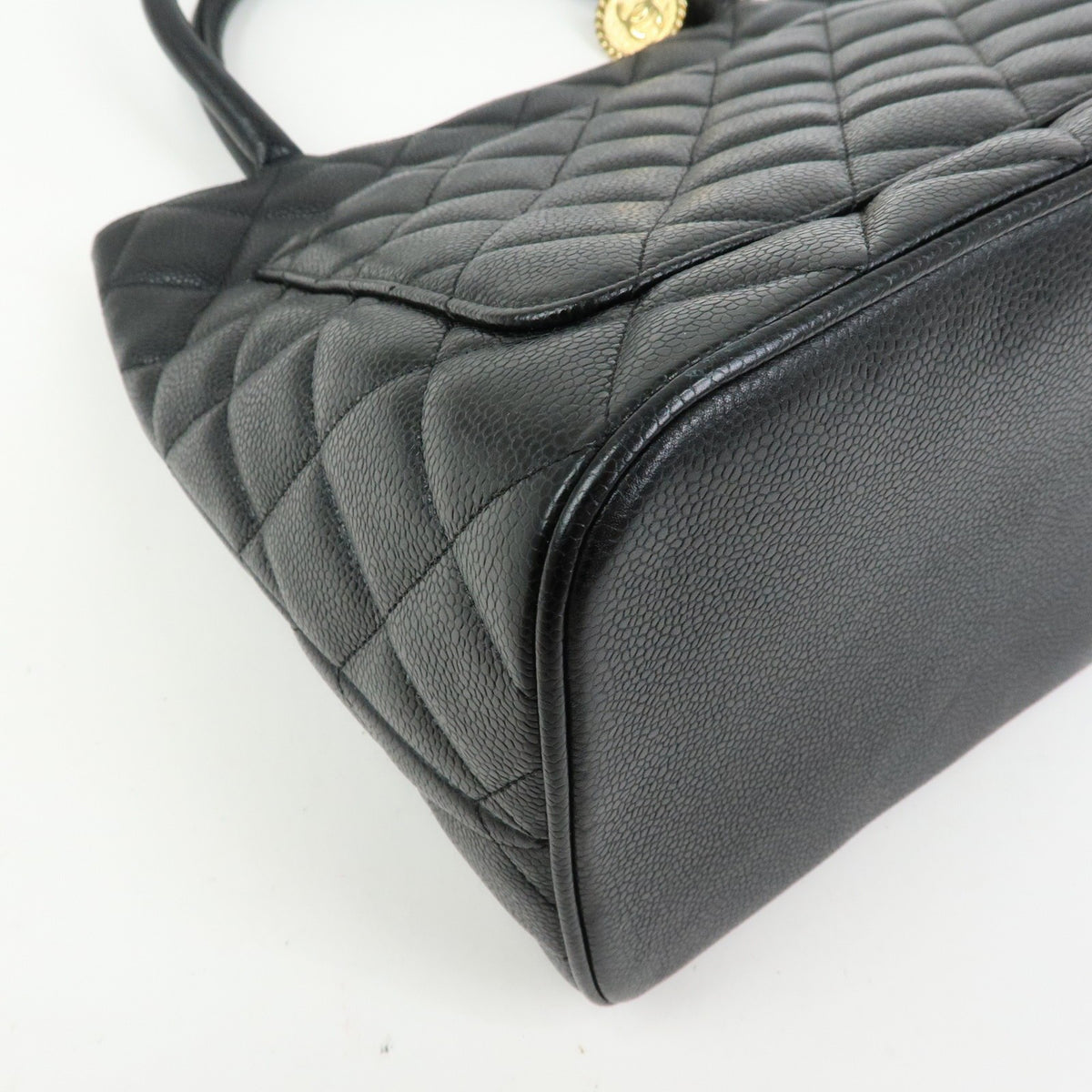 Chanel Medallion Quilted Caviar Black Crocodile_Skin Tote Bag Bag (Pre-Owned)