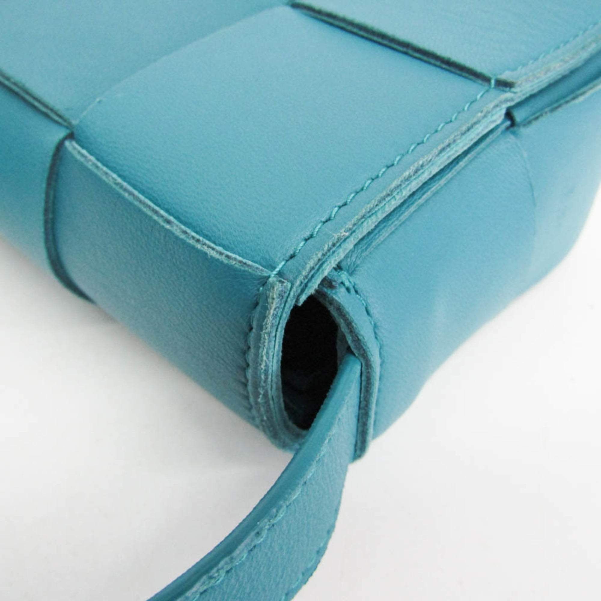 Bottega Veneta Cassette Maxi Intrecciato Leather Blue Leather Clutche & Pouche Bag (Pre-Owned)