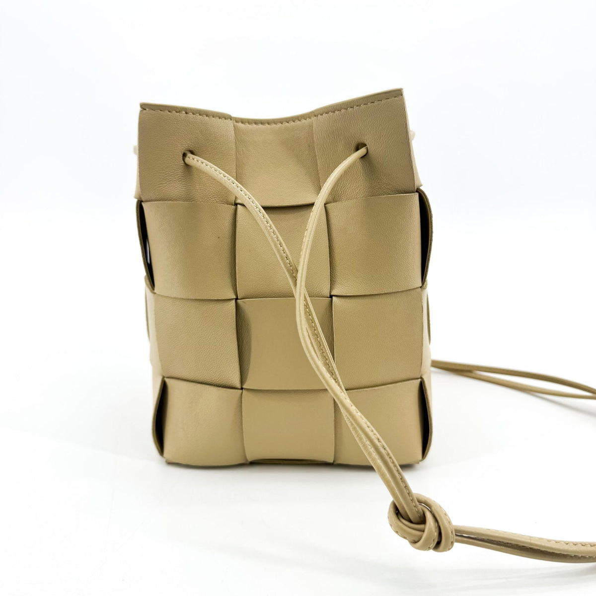 Bottega Veneta Cassette Leather Beige Leather Shoulder Bag Bag (Pre-Owned)