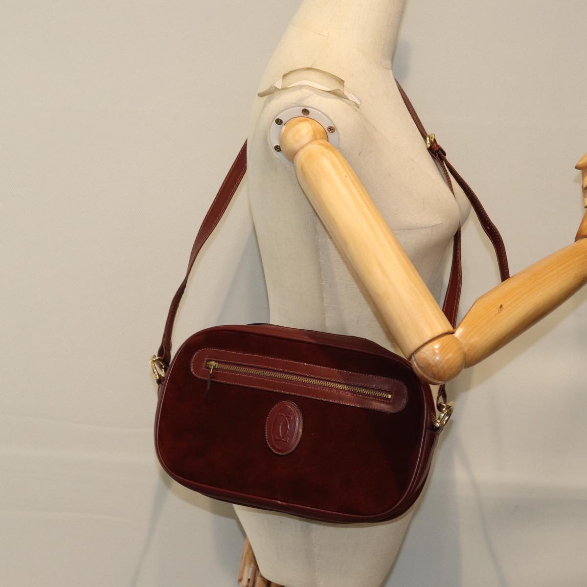 Cartier Vintage Must De Cartier Suede Burgundy Suede Shoulder Bag Bag (Pre-Owned)