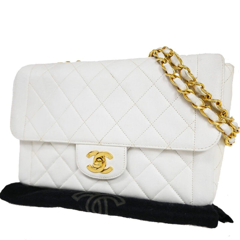 Chanel Matelassé White Leather Shoulder Bag (Pre-Owned)