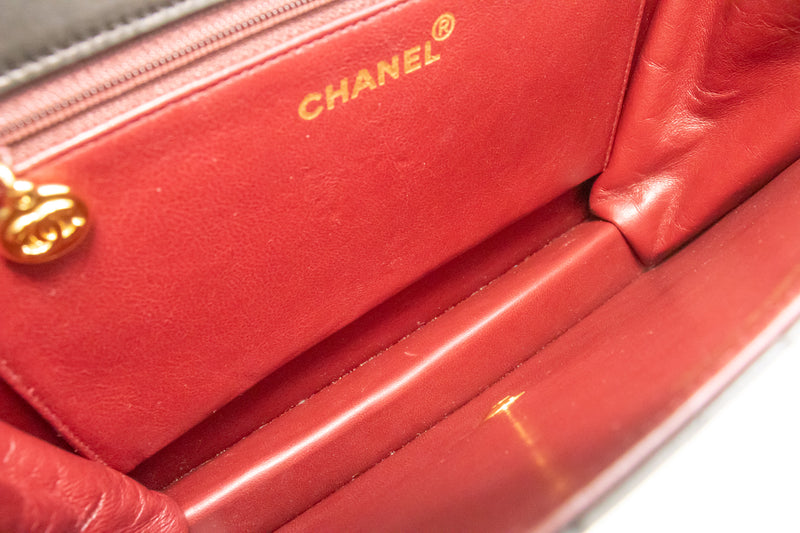 Chanel Cross Black Leather Shoulder Bag (Pre-Owned)