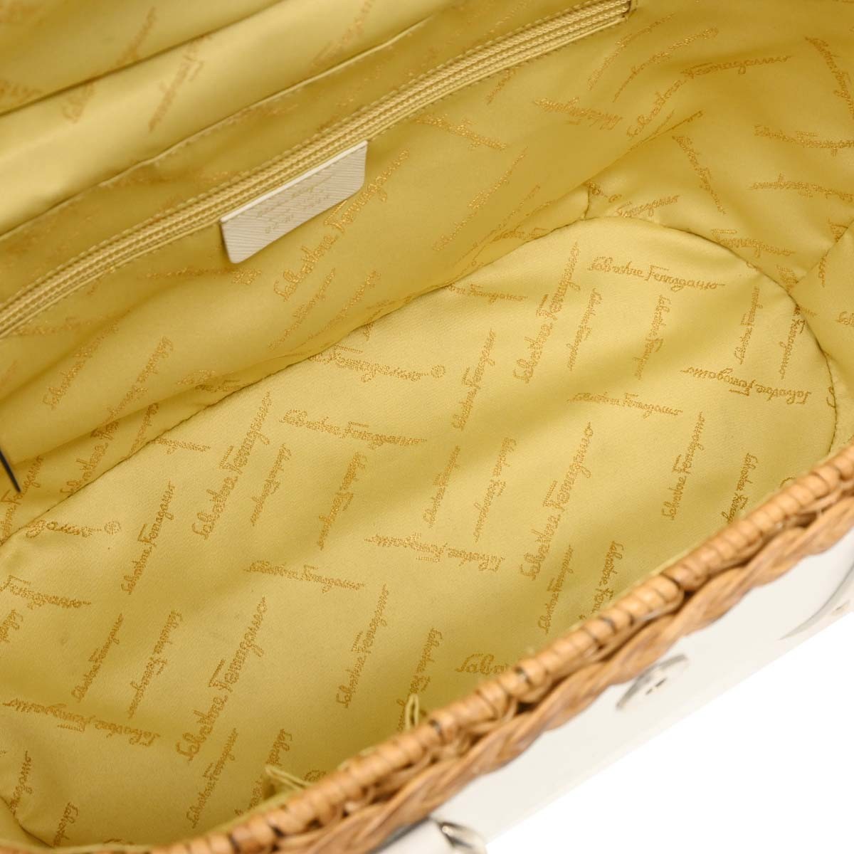 Salvatore Ferragamo Basket Gancini Leather And Wicker White Leather Handbag (Pre-Owned)