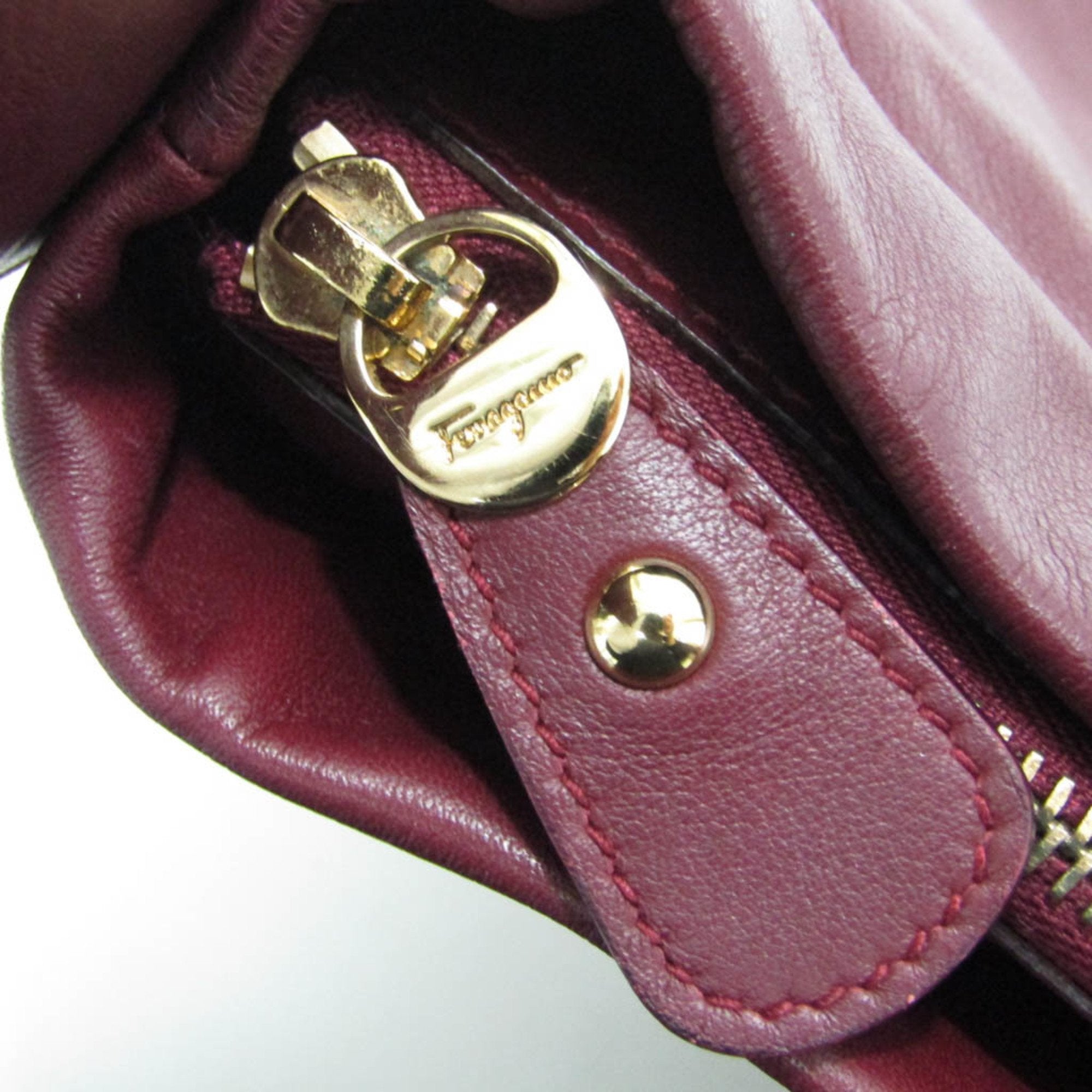 Salvatore Ferragamo Vara Burgundy Leather Shoulder Bag (Pre-Owned)