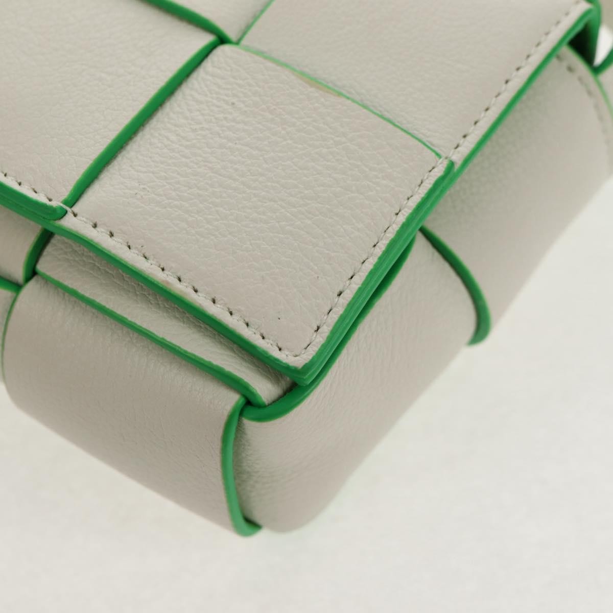 Bottega Veneta Cassette Maxi Intrecciato Leather White Leather Shoulder Bag Bag (Pre-Owned)