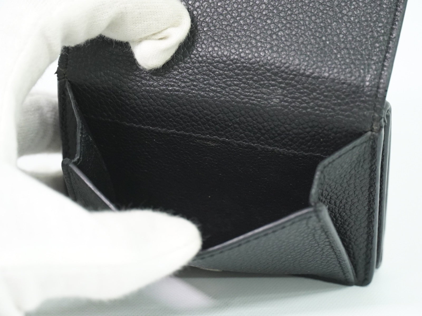 Saint Laurent Compact Matelasse Leather Black Leather Wallets Accessory (Pre-Owned)