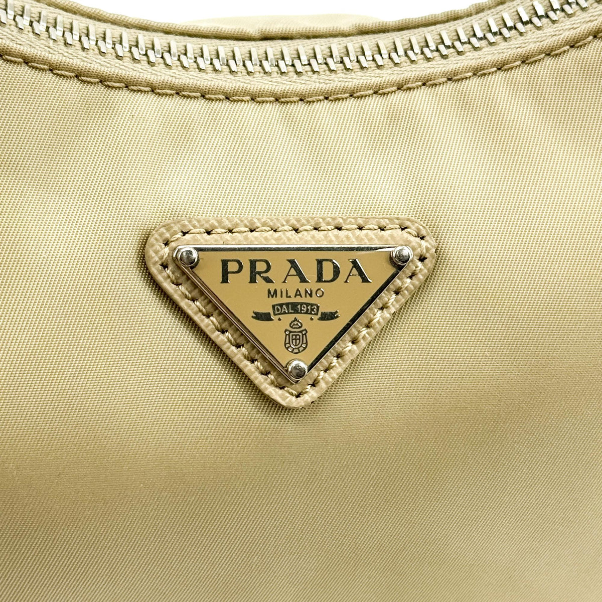 Prada Re-Edition 2005 Tessuto Beige Nylon Shoulder Bag Bag (Pre-Owned)
