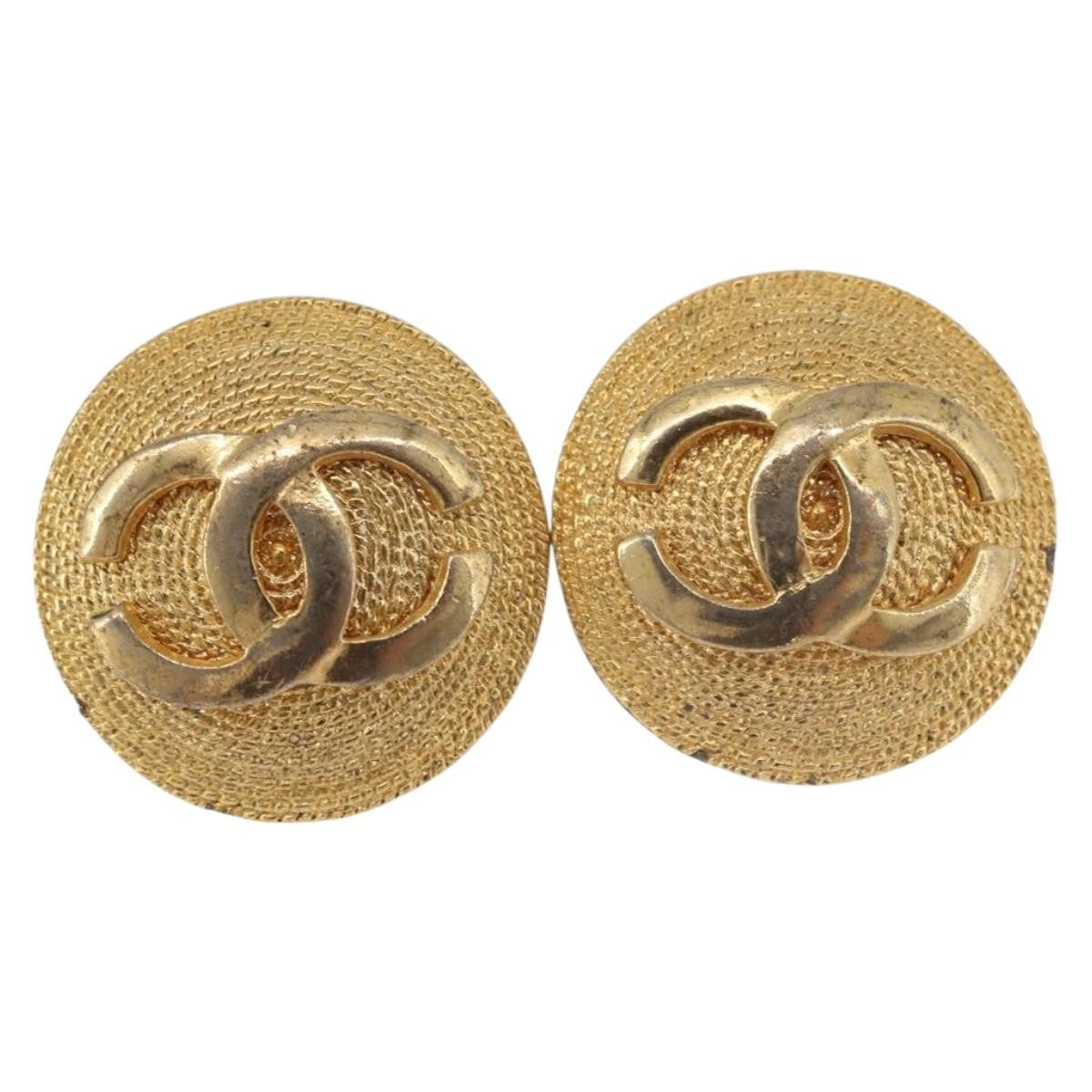 Chanel Vintage Round Cc Clip-On Metal Gold Metal Earrings Jewelry (Pre-Owned)