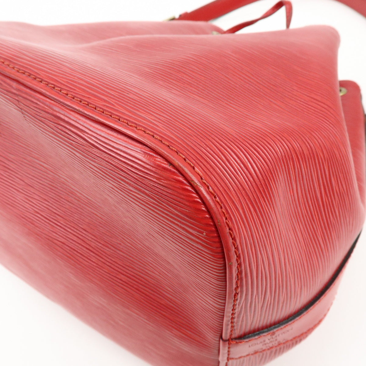 Louis Vuitton Petit Noe Epi Leather Red Leather Handbag (Pre-Owned)