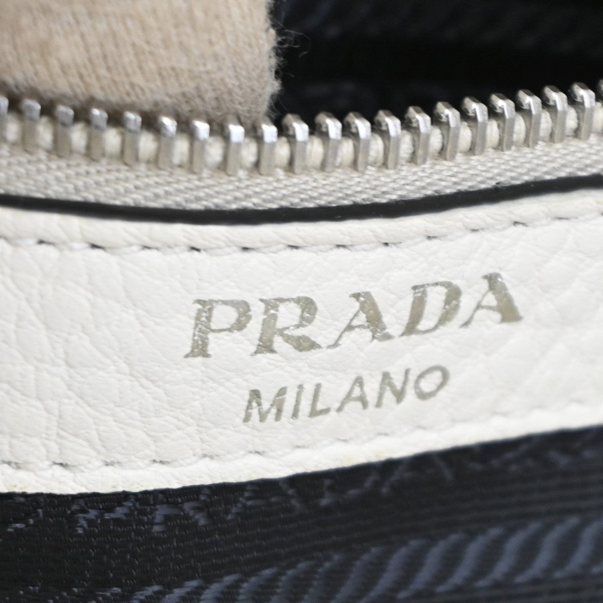 Prada Vintage Tote Leather White Leather Tote Bag Bag (Pre-Owned)