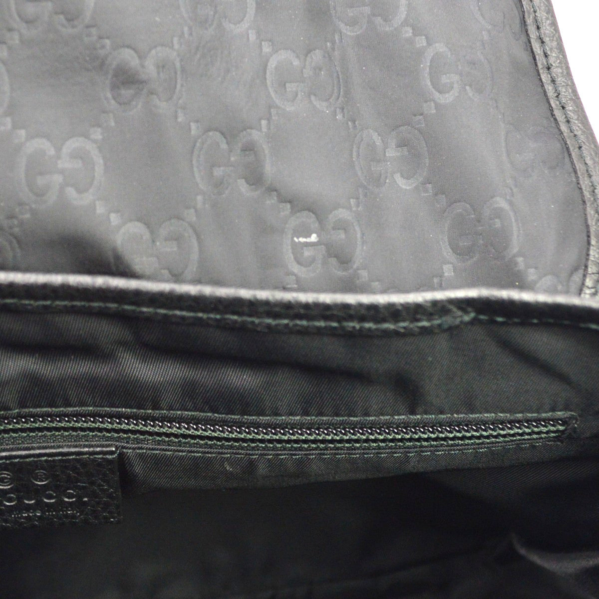 Gucci Buckle Messenger Gg Canvas Black Canvas Handbag (Pre-Owned)