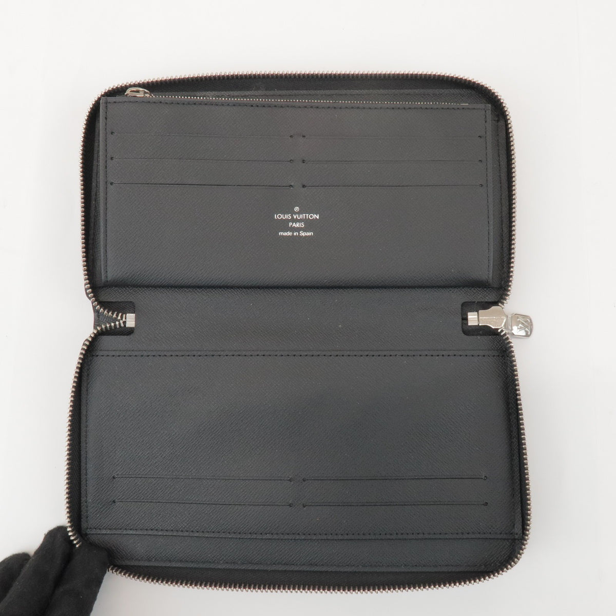 Louis Vuitton Zippy Organizer Taiga Leather Black Leather Wallets Accessory (Pre-Owned)
