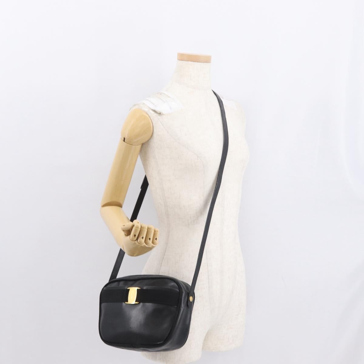 Salvatore Ferragamo Vara Bow Camera Leather Black Leather Shoulder Bag Bag (Pre-Owned)