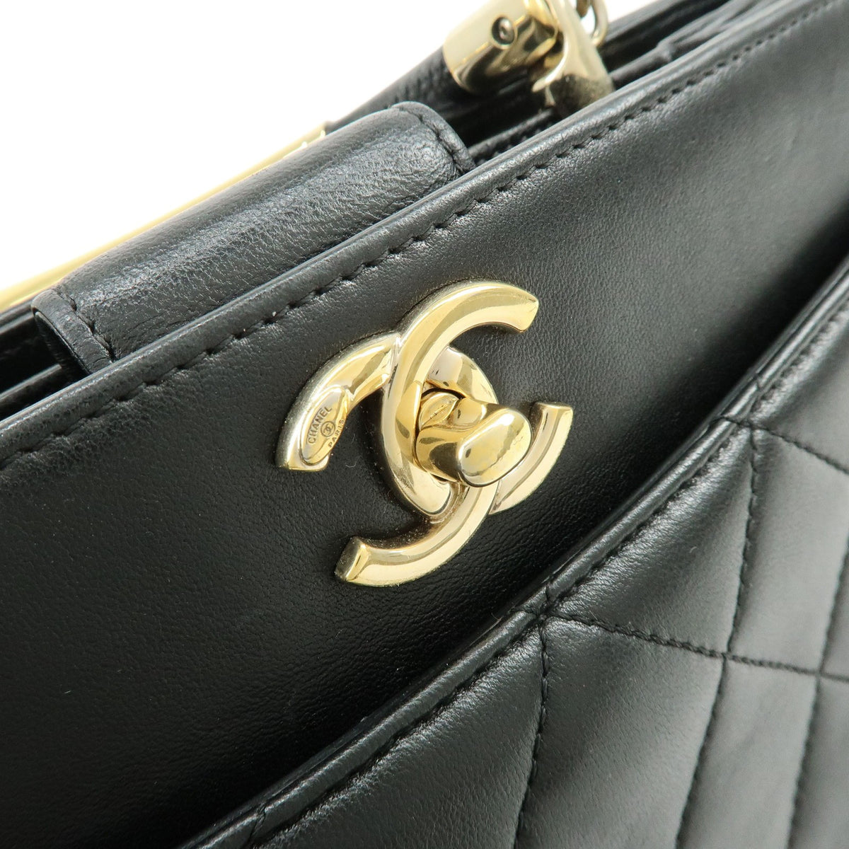Chanel Filigree Turn-Lock Quilted Lambskin Black Leather Handbag (Pre-Owned)