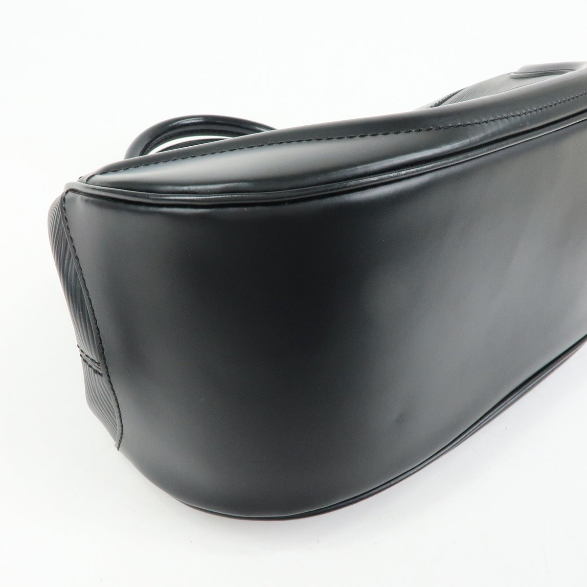 Louis Vuitton Montaigne Sac Epi Leather Black Leather Handbag (Pre-Owned)