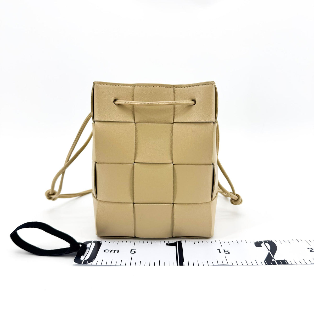 Bottega Veneta Cassette Leather Beige Leather Shoulder Bag Bag (Pre-Owned)