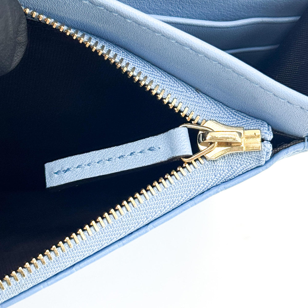 Gucci Wallet On Strap Microguccissima Leather Blue Leather Crossbody Bag Bag (Pre-Owned)
