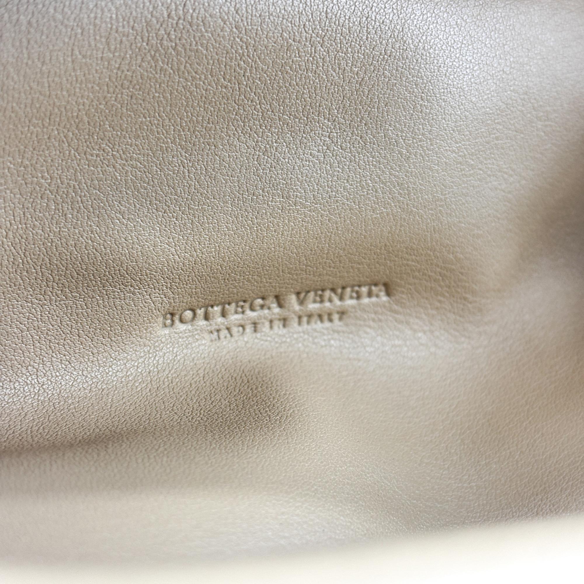 Bottega Veneta The Chain Pouch Leather Yellow Leather Clutche & Pouche Bag (Pre-Owned)