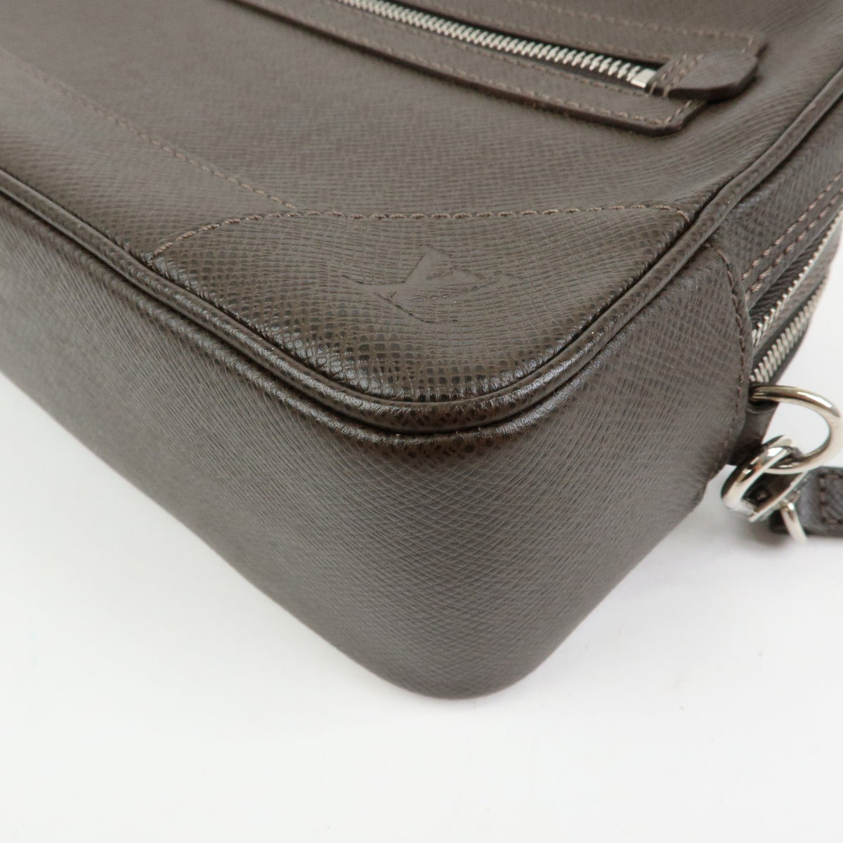 Louis Vuitton Neo Pavel Taiga Leather Brown Leather Handbag (Pre-Owned)