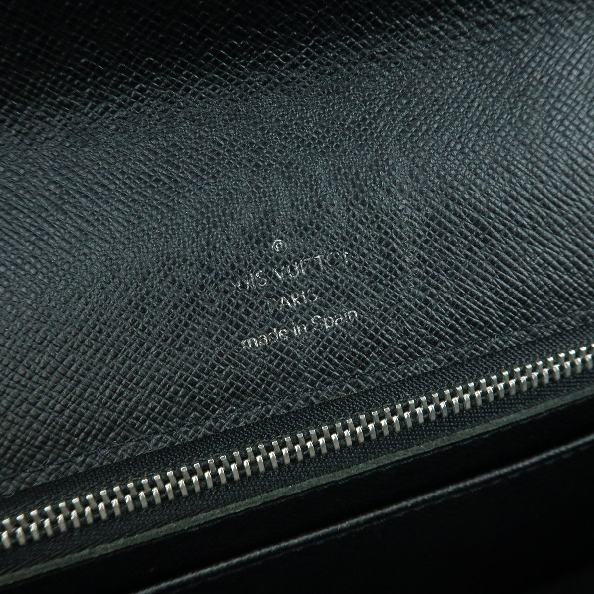 Louis Vuitton Selenga Pochette Taiga Leather Gray Leather Clutche & Pouche Bag (Pre-Owned)