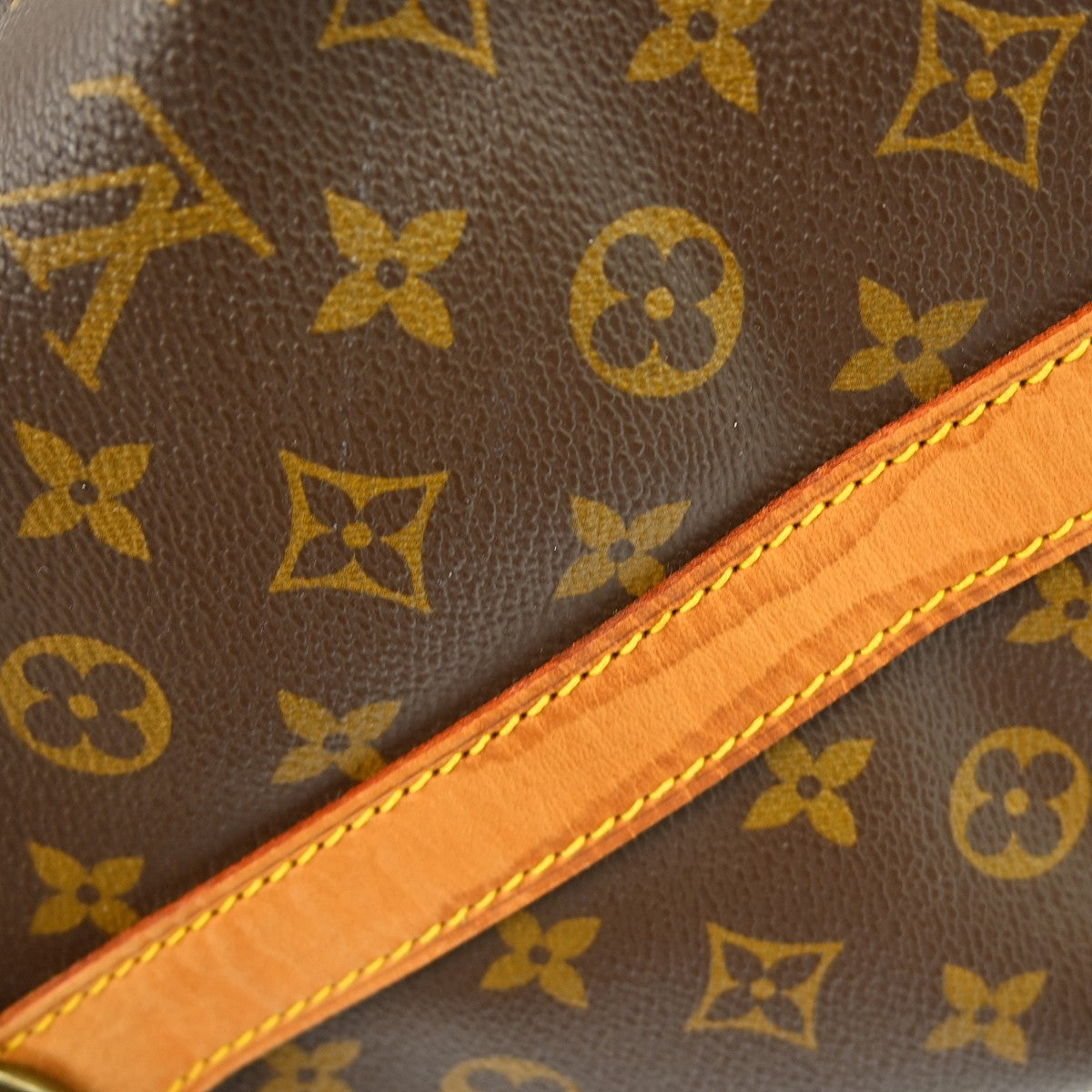 Louis Vuitton Keepall Bandoulière Monogram Brown Canvas Travel Bag Bag (Pre-Owned)