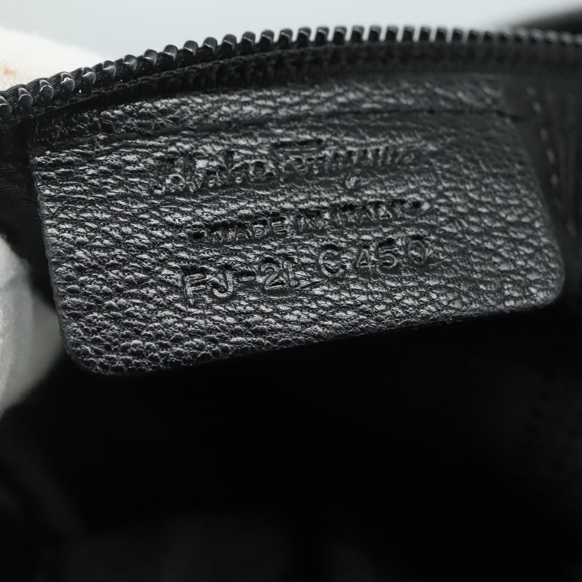 Salvatore Ferragamo Gancini Leather Black Leather Handbag (Pre-Owned)