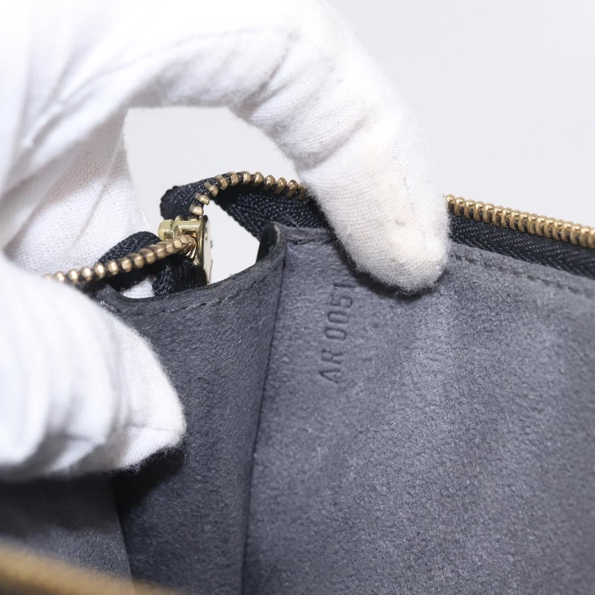 Louis Vuitton Pochette Accessoires Epi Leather Black Leather Clutche & Pouche Bag (Pre-Owned)