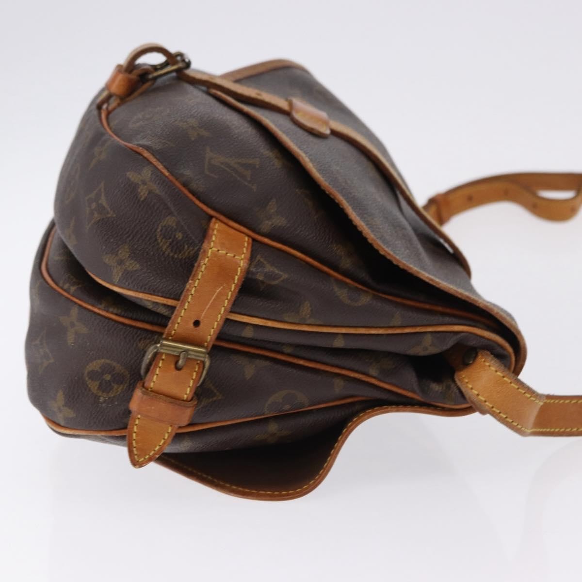 Louis Vuitton Saumur Canvas Brown Canvas Shoulder Bag Bag (Pre-Owned)