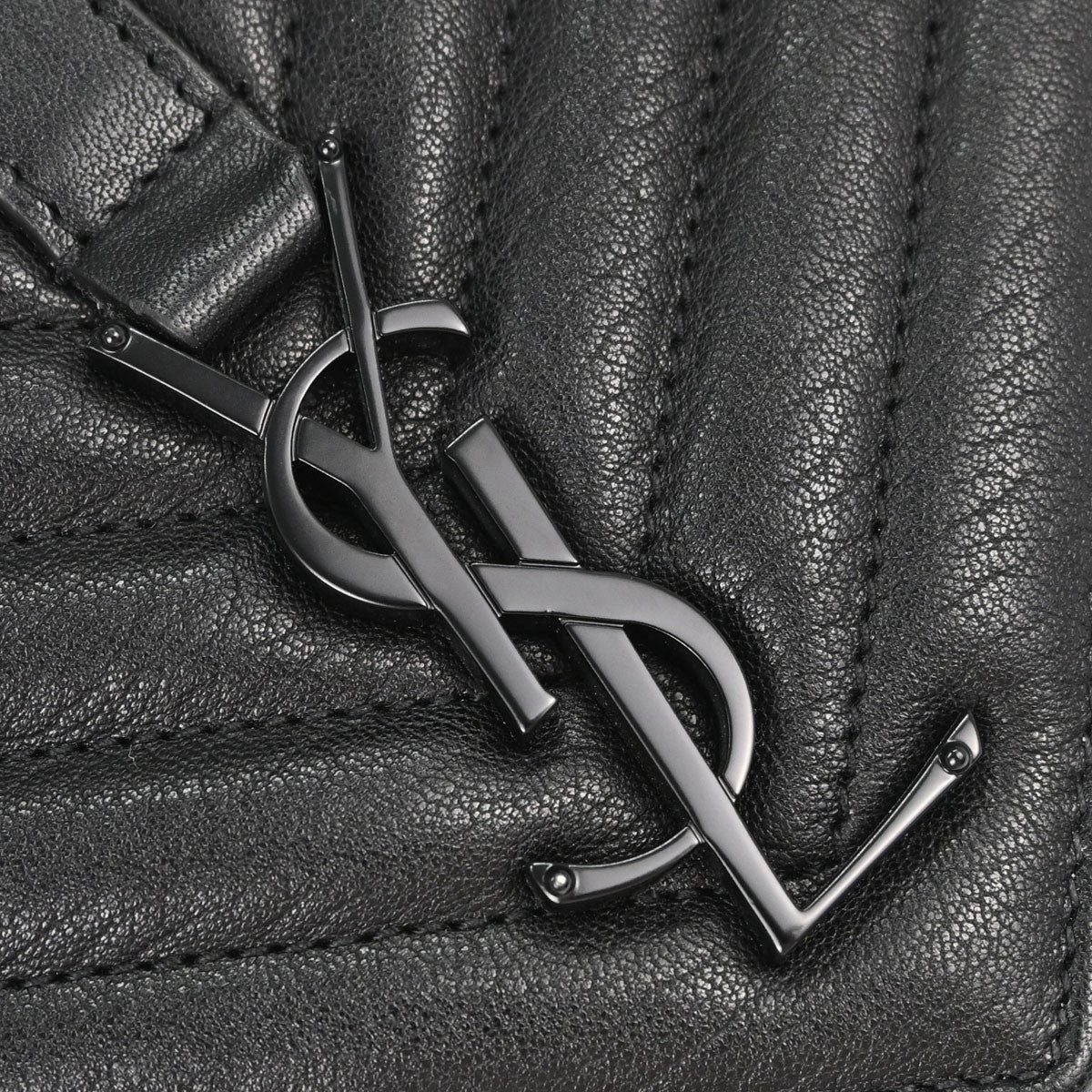 Saint Laurent Classic Monogram College Matelasse Chevron Leather Black Leather Handbag (Pre-Owned)