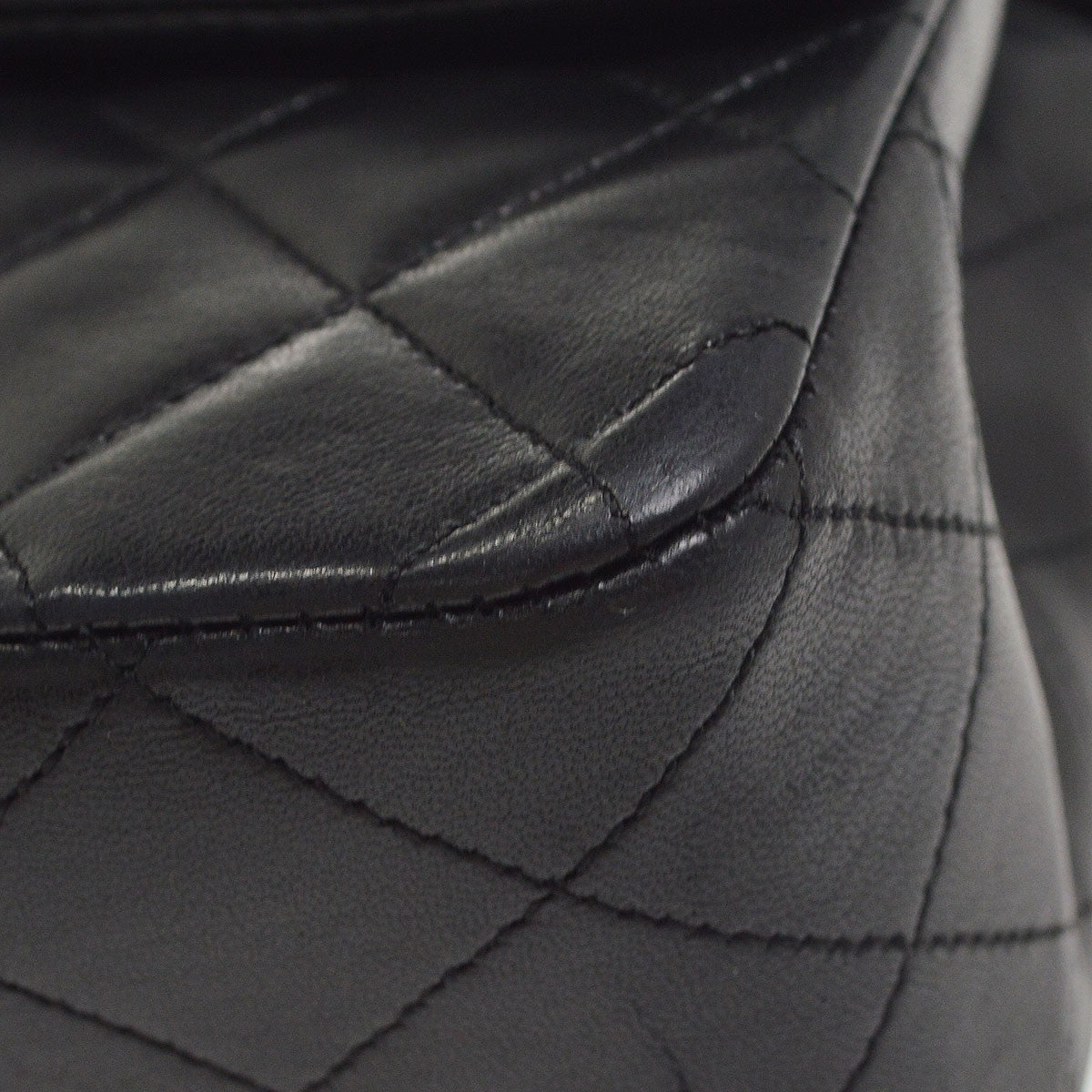 Chanel Vintage Classic Single Flap Quilted Lambskin Black Leather Handbag (Pre-Owned)