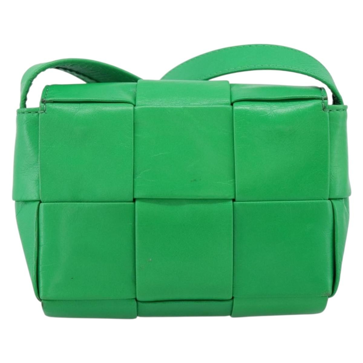 Bottega Veneta Cassette Maxi Intrecciato Leather Green Leather Clutche & Pouche Bag (Pre-Owned)