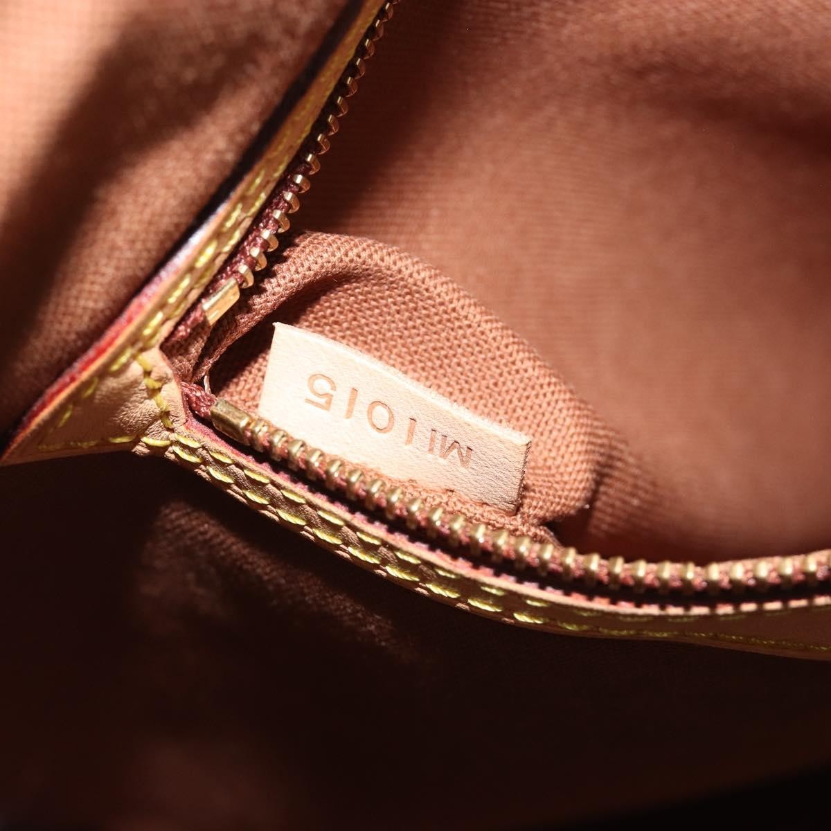 Louis Vuitton Batignolles Monogram Canvas Brown Canvas Shoulder Bag Bag (Pre-Owned)