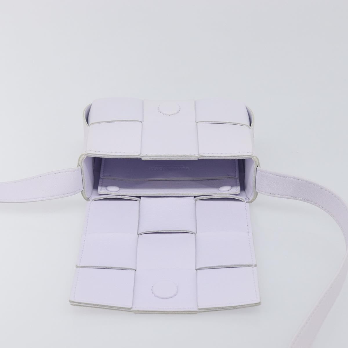 Bottega Veneta Cassette Maxi Intrecciato Leather White Leather Clutche & Pouche Bag (Pre-Owned)