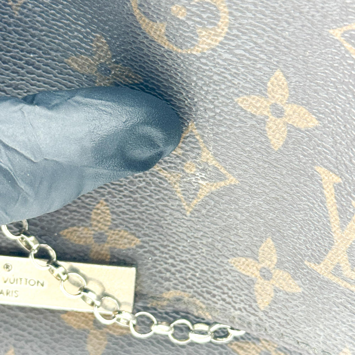 Louis Vuitton Favorite Monogram Canvas Brown Canvas Handbag (Pre-Owned)