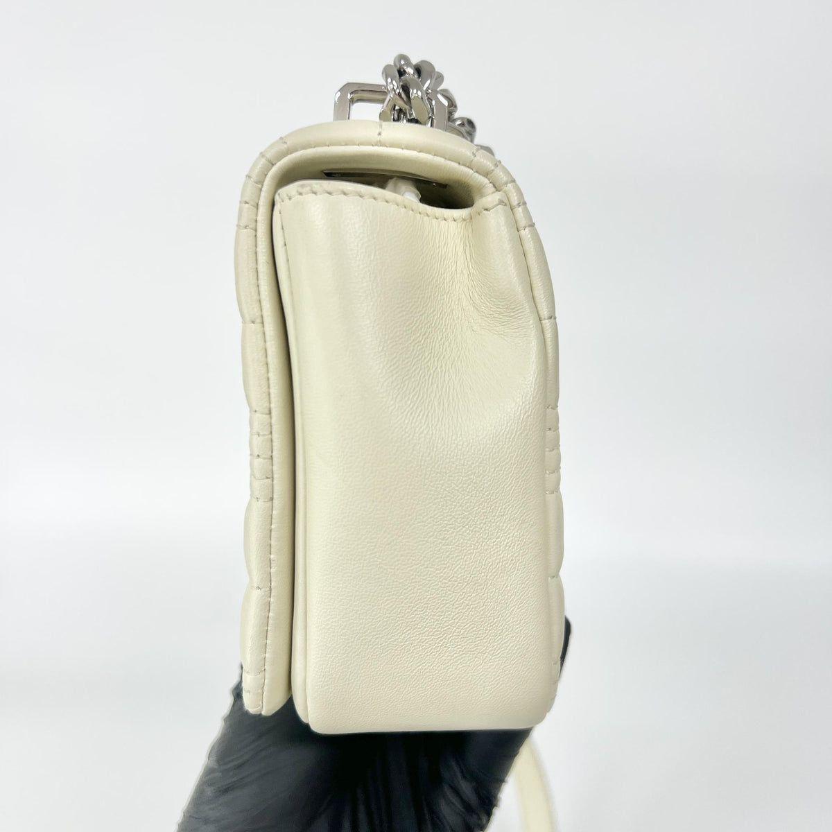 Burberry Lola Wallet On Chain Quilted Leather Ecru Leather Crossbody Bag Bag (Pre-Owned)