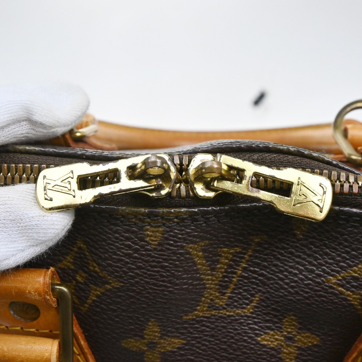 Louis Vuitton Alma Monogram Canvas Brown Canvas Handbag (Pre-Owned)
