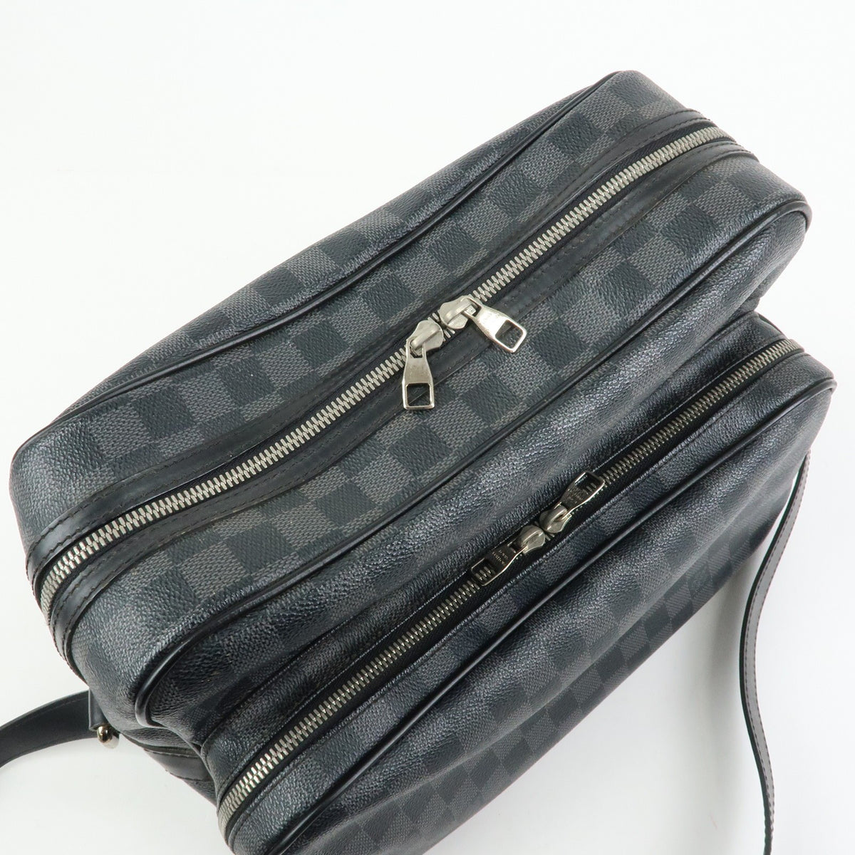 Louis Vuitton Leoh Damier Black Canvas Crossbody Bag Bag (Pre-Owned)