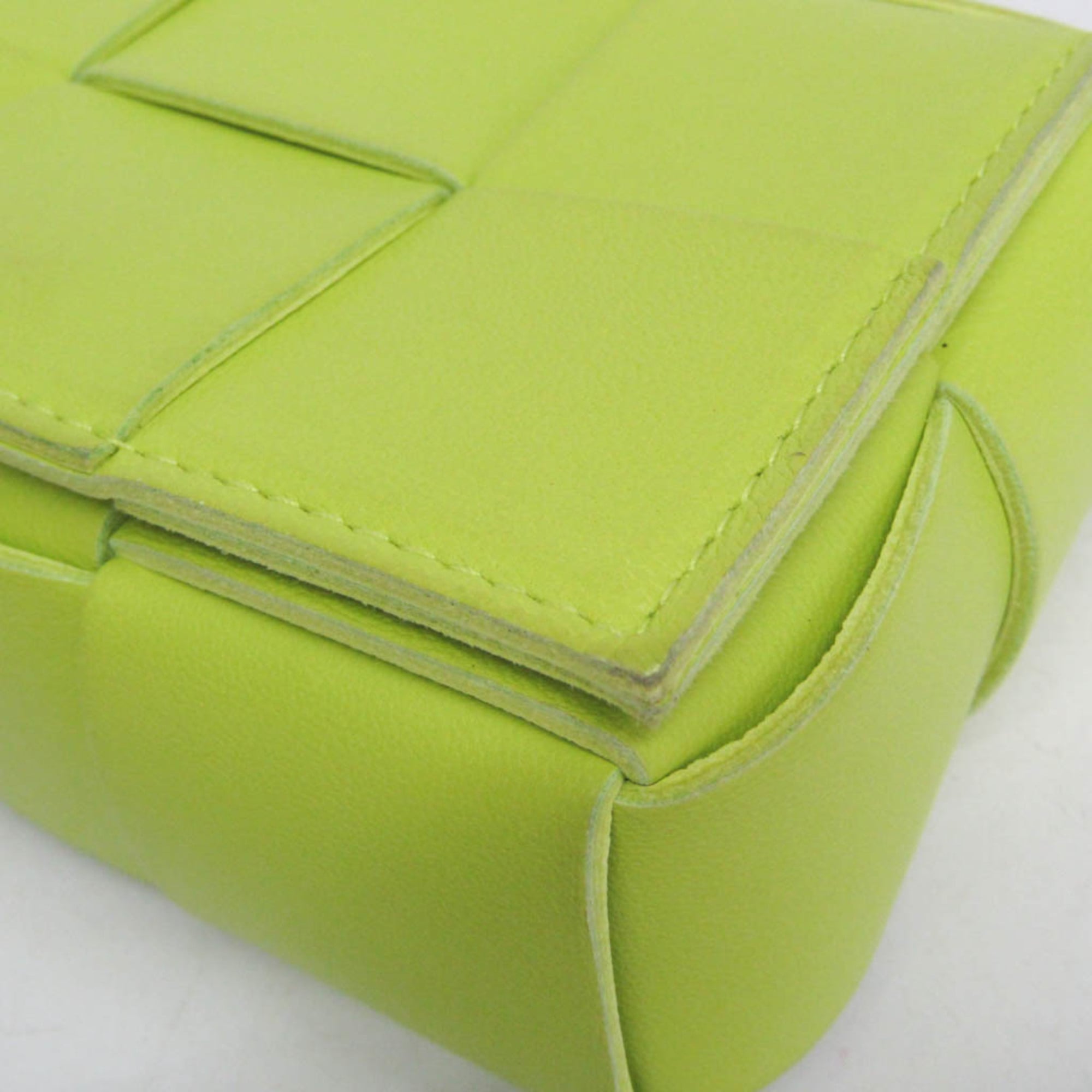 Bottega Veneta Cassette Maxi Intrecciato Leather Green Leather Clutche & Pouche Bag (Pre-Owned)
