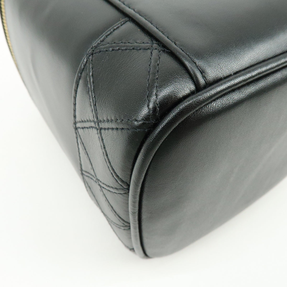 Chanel Vanity Leather Black Leather Handbag (Pre-Owned)