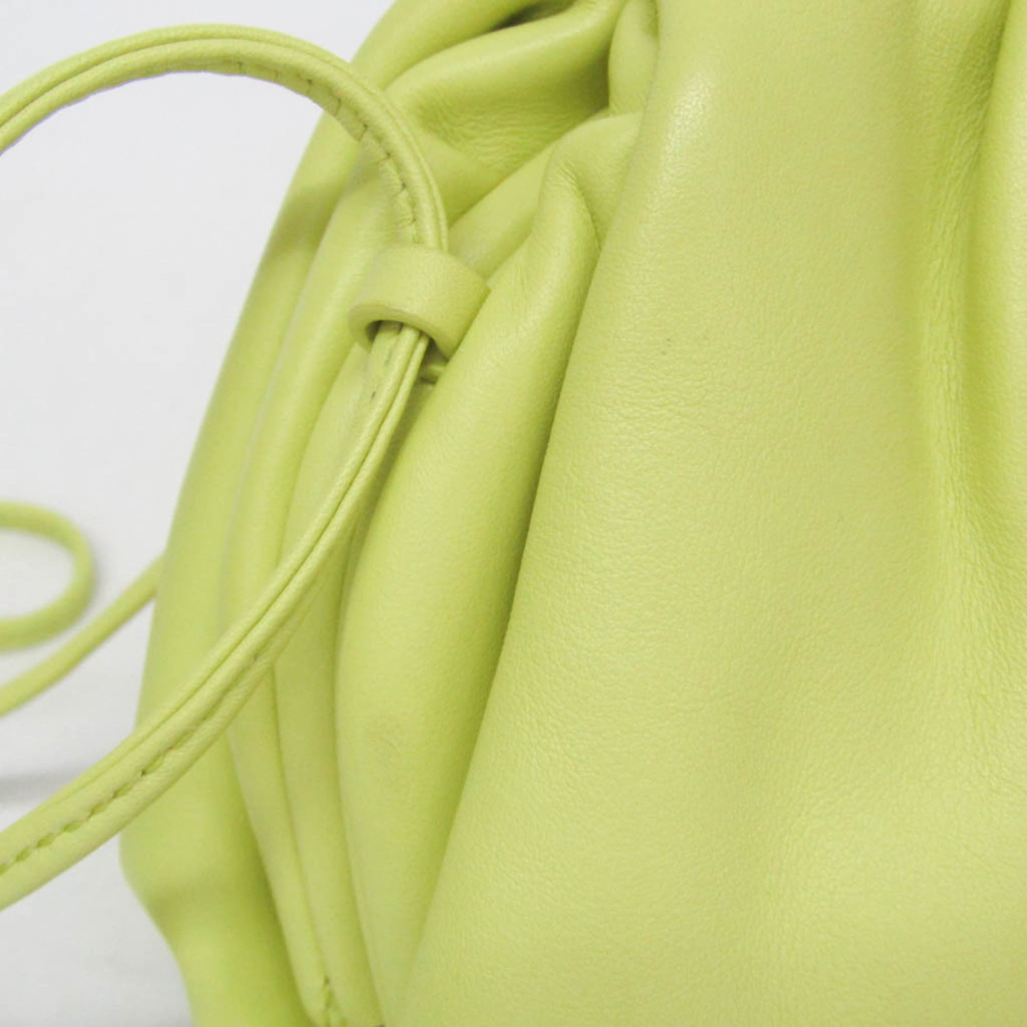 Bottega Veneta The Pouch Leather Green Leather Clutche & Pouche Bag (Pre-Owned)