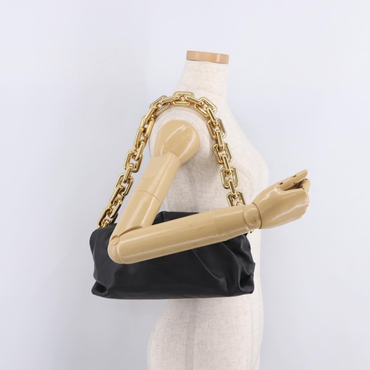 Bottega Veneta The Chain Pouch Leather Black Leather Clutche & Pouche Bag (Pre-Owned)