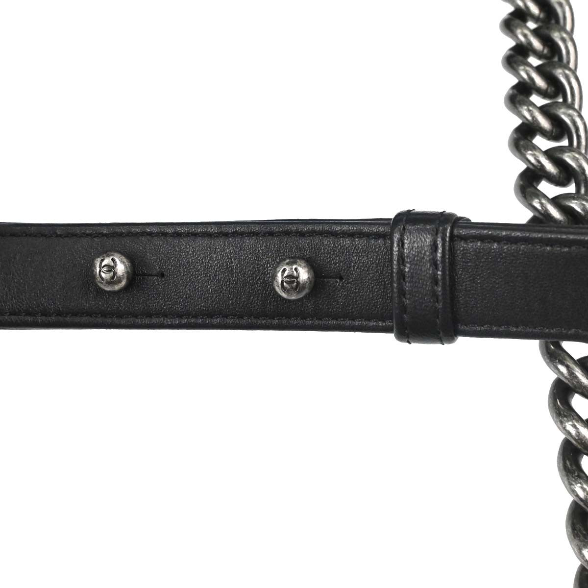 Chanel Boy Chanel Quilted Black Leather Shoulder Bag Bag (Pre-Owned)