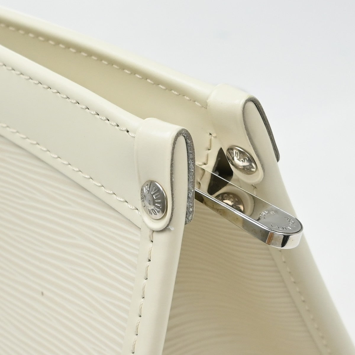 Louis Vuitton Madeleine Epi Leather White Leather Shoulder Bag Bag (Pre-Owned)