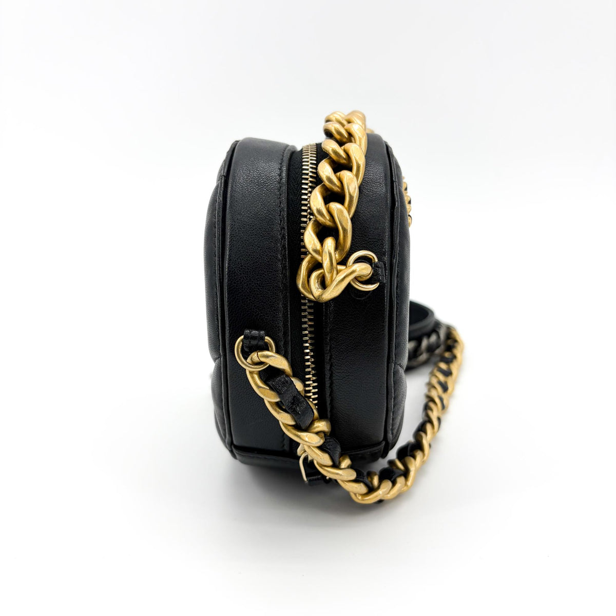 Chanel 19 Round Clutch With Chain Quilted Leather Black Leather Clutche & Pouche Bag (Pre-Owned)