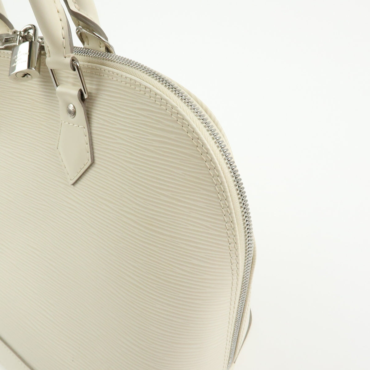 Louis Vuitton Alma Epi Leather White Leather Handbag (Pre-Owned)