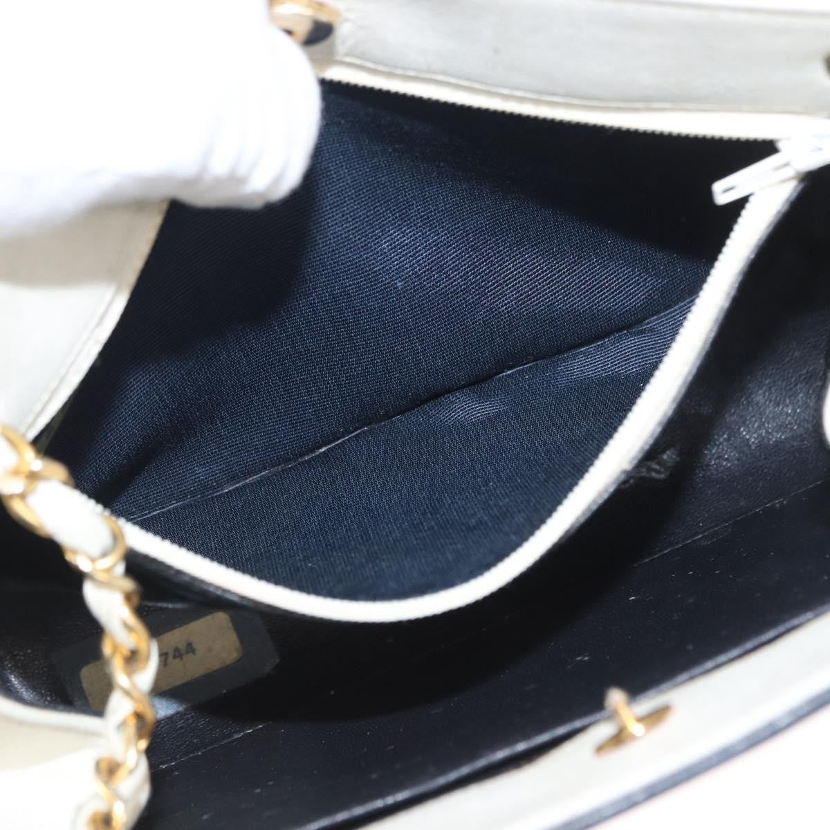 Chanel Chain Leather White Leather Shoulder Bag Bag (Pre-Owned)