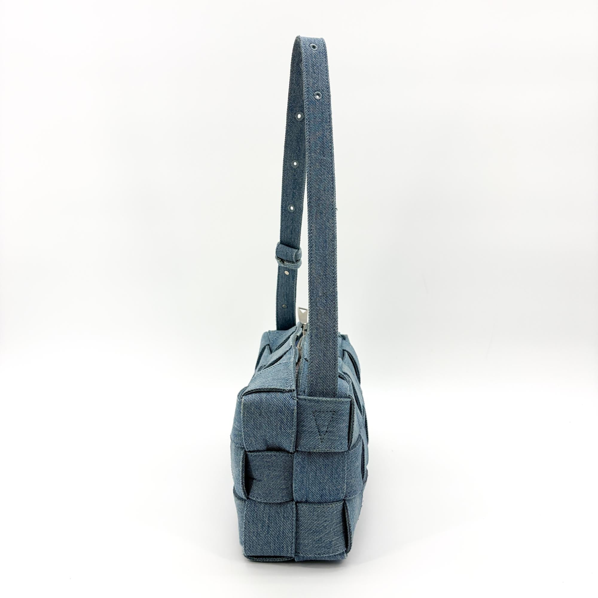 Bottega Veneta Cassette Crossbody Bag Maxi Intrecciato Denim Blue Denim_Jeans Crossbody Bag Bag (Pre-Owned)