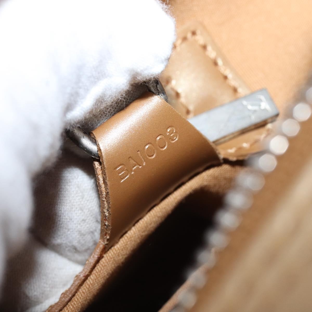 Louis Vuitton Mat Malden Monogram Vernis Beige Canvas Handbag (Pre-Owned)