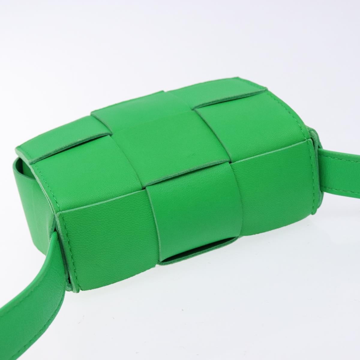 Bottega Veneta Cassette Maxi Intrecciato Leather Green Leather Crossbody Bag Bag (Pre-Owned)